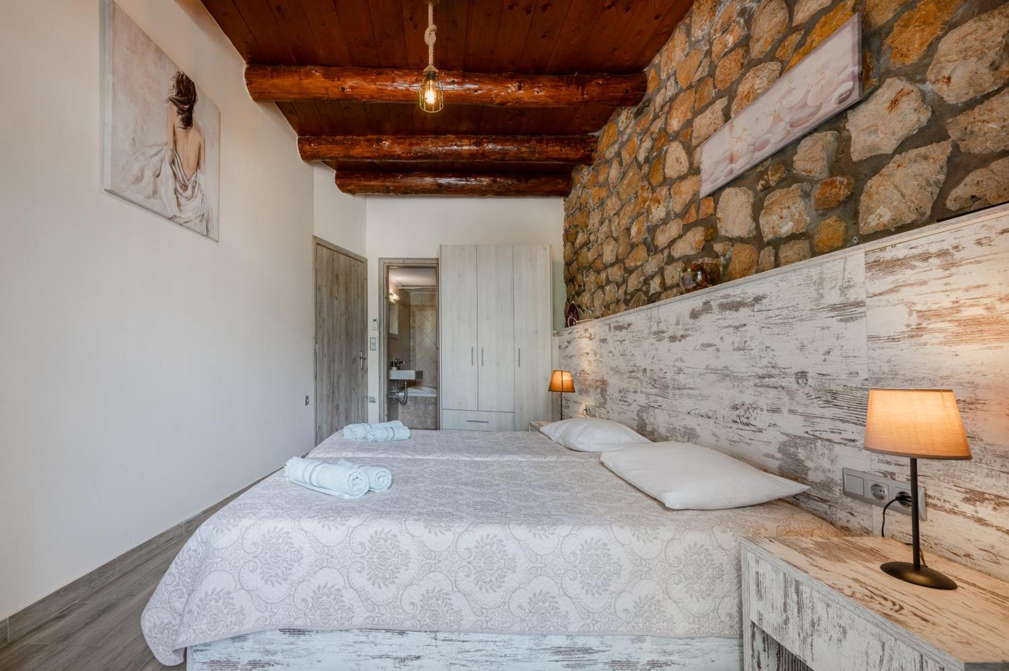 Souda Bay Cottage Плакіас Екстер'єр фото